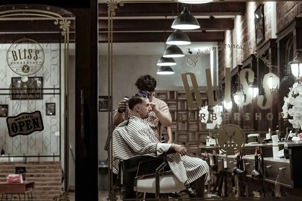 10 barbershop terbaik di denpasar 20 Tampilan depan bliss barbershop di denpasar utara yang modern.